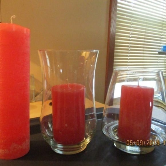 THE TALL CANDLE IN THE MIDDLE - Picture 2 of 10